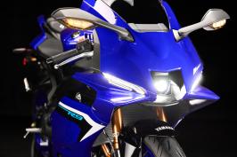 Supersport Yamaha R9